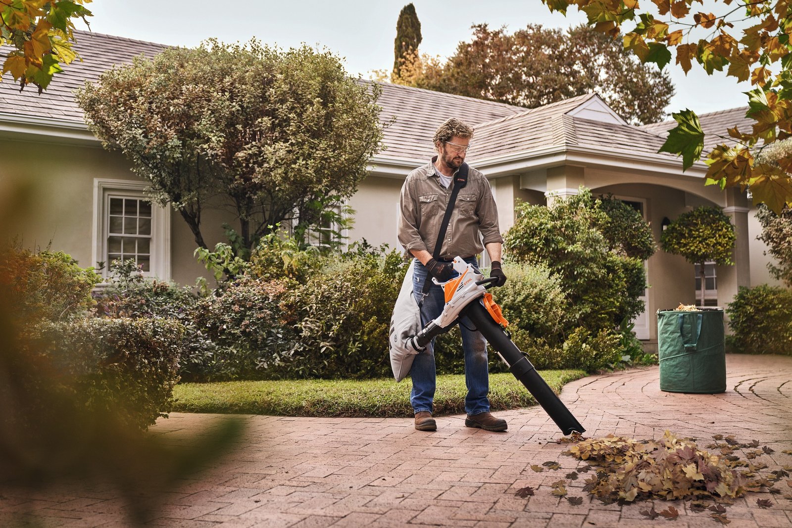 SHA 56 Cordless Vacuum Shredder - AK System Battery and charger - Image 11